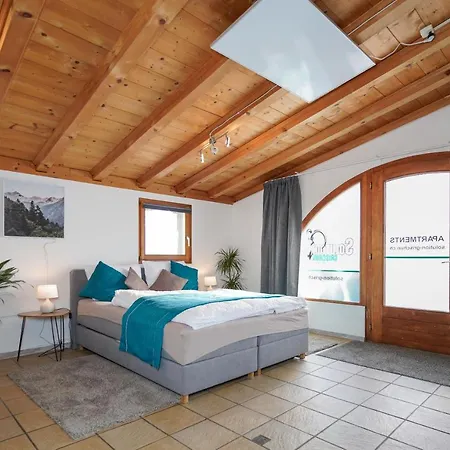 Homestay Solution-grischun, Parkplatz - Kueche- Waeschetrokner- Kaffee, Tee Flims