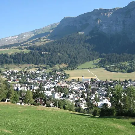Homestay Solution-grischun, Parkplatz - Kueche- Waeschetrokner- Kaffee, Tee Flims